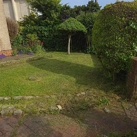 6 Bed House Sleeps 13 - Private Garden Ferienhaus