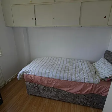 6 Bed House Sleeps 13 - Private Garden Bristol